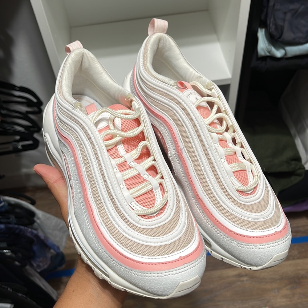 White/pink women’s Nike air max’s